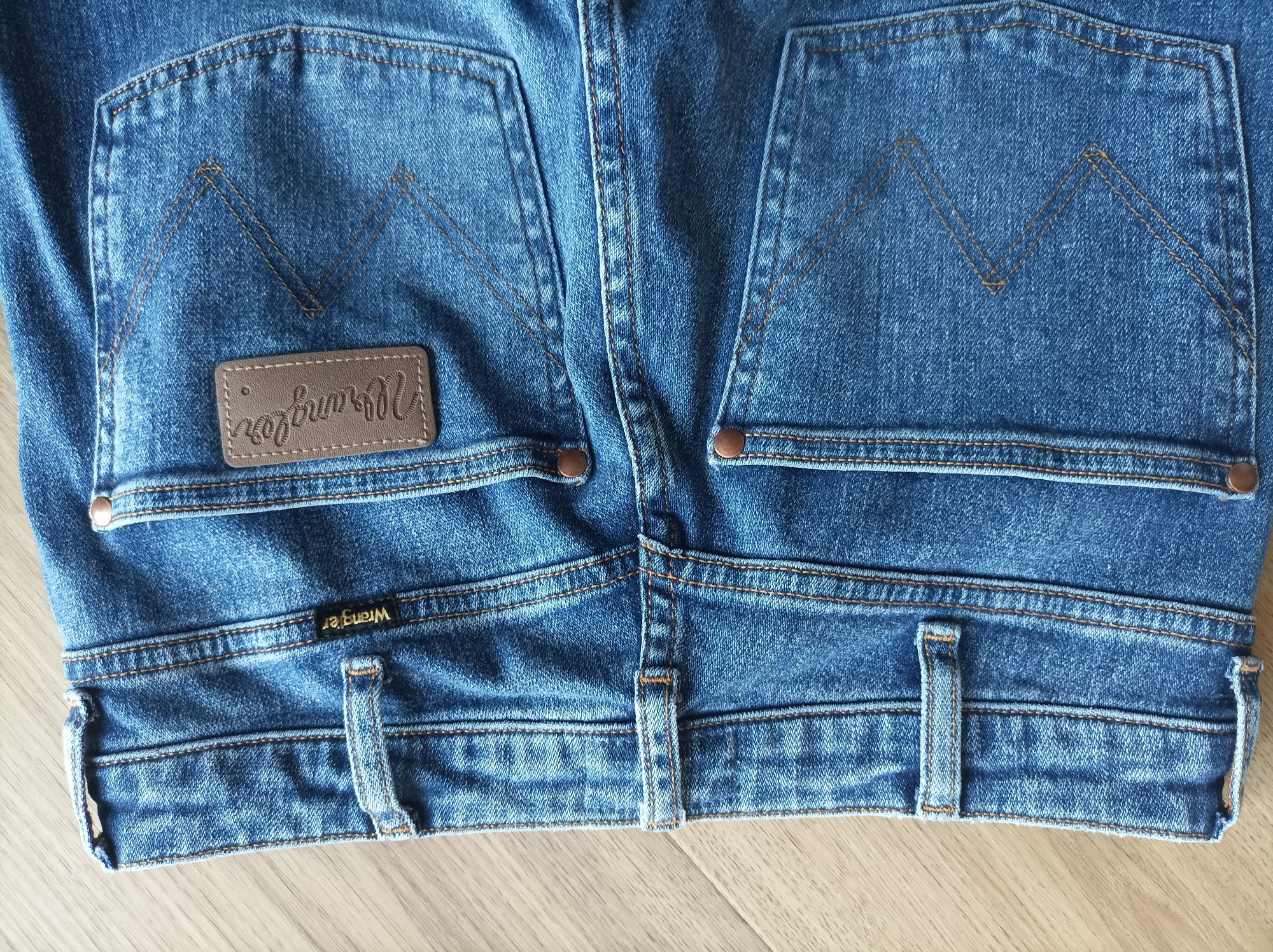Jeansy zwężane Wrangler