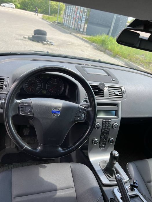 Продам вольво v50 вся в рідній фарбі. Обслужене. Диски r17