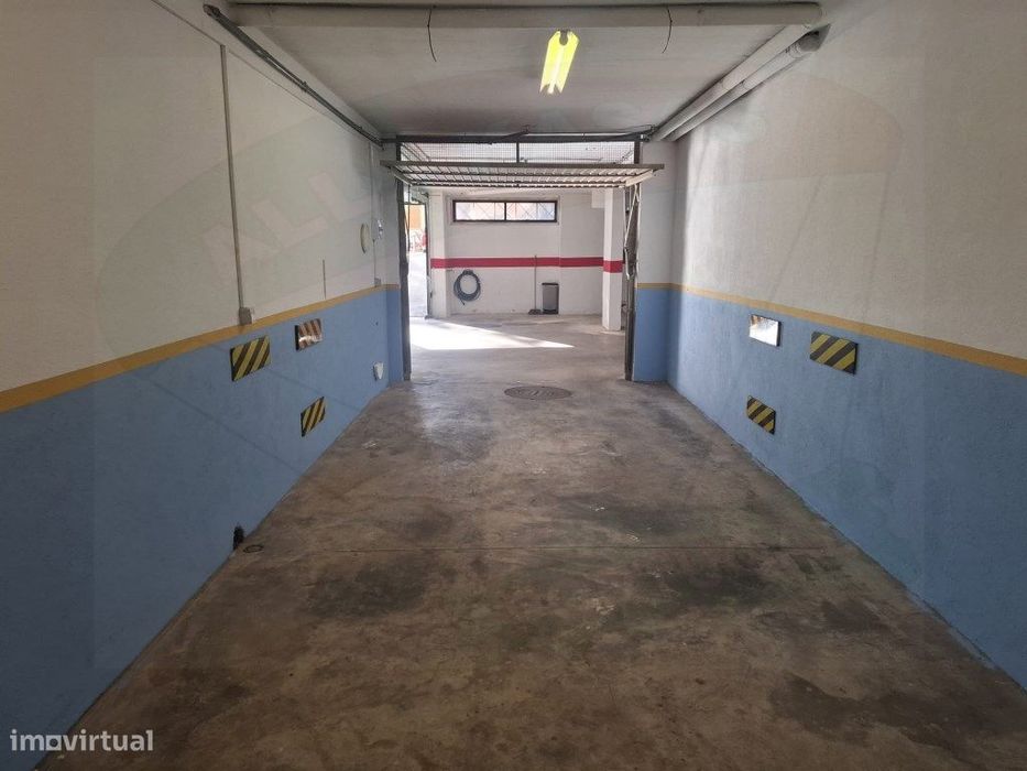 Garagem fechada Tapada Mercês Sintra
