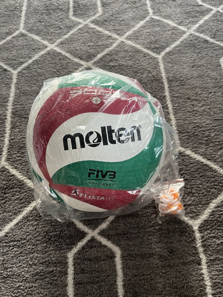 Nowa piłka do siatkówki Molten V5M5000