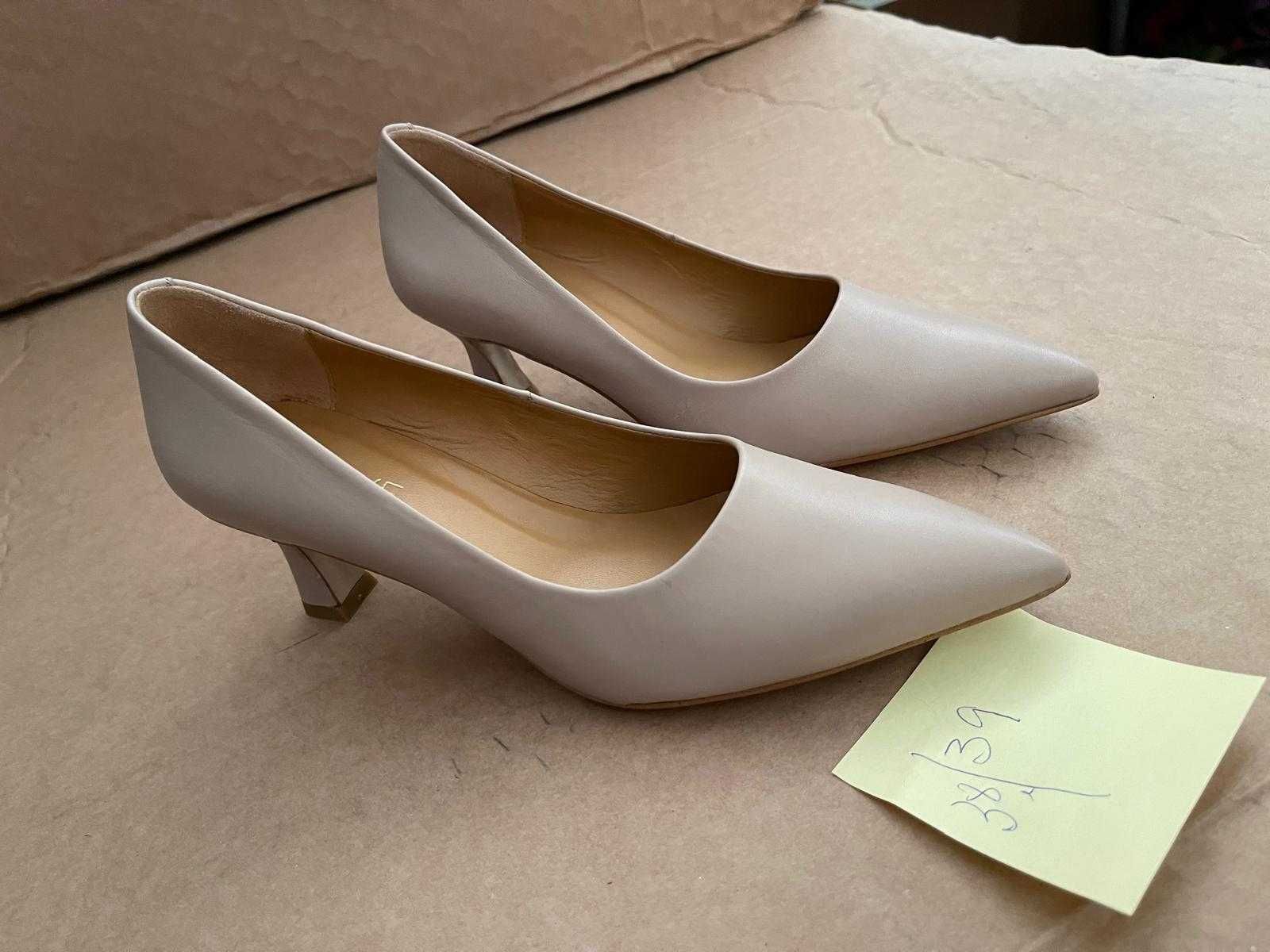 Pise com Estilo: Descubra a Elegância nos Nossos Sapatos