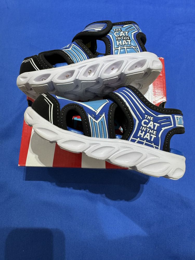 Sandálias SKECHERS Dr. Seuss número 24 NOVAS