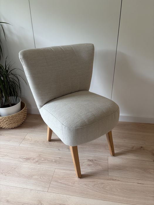 Beżowy kremowy fotel muszelka włoska tkanina Persempra