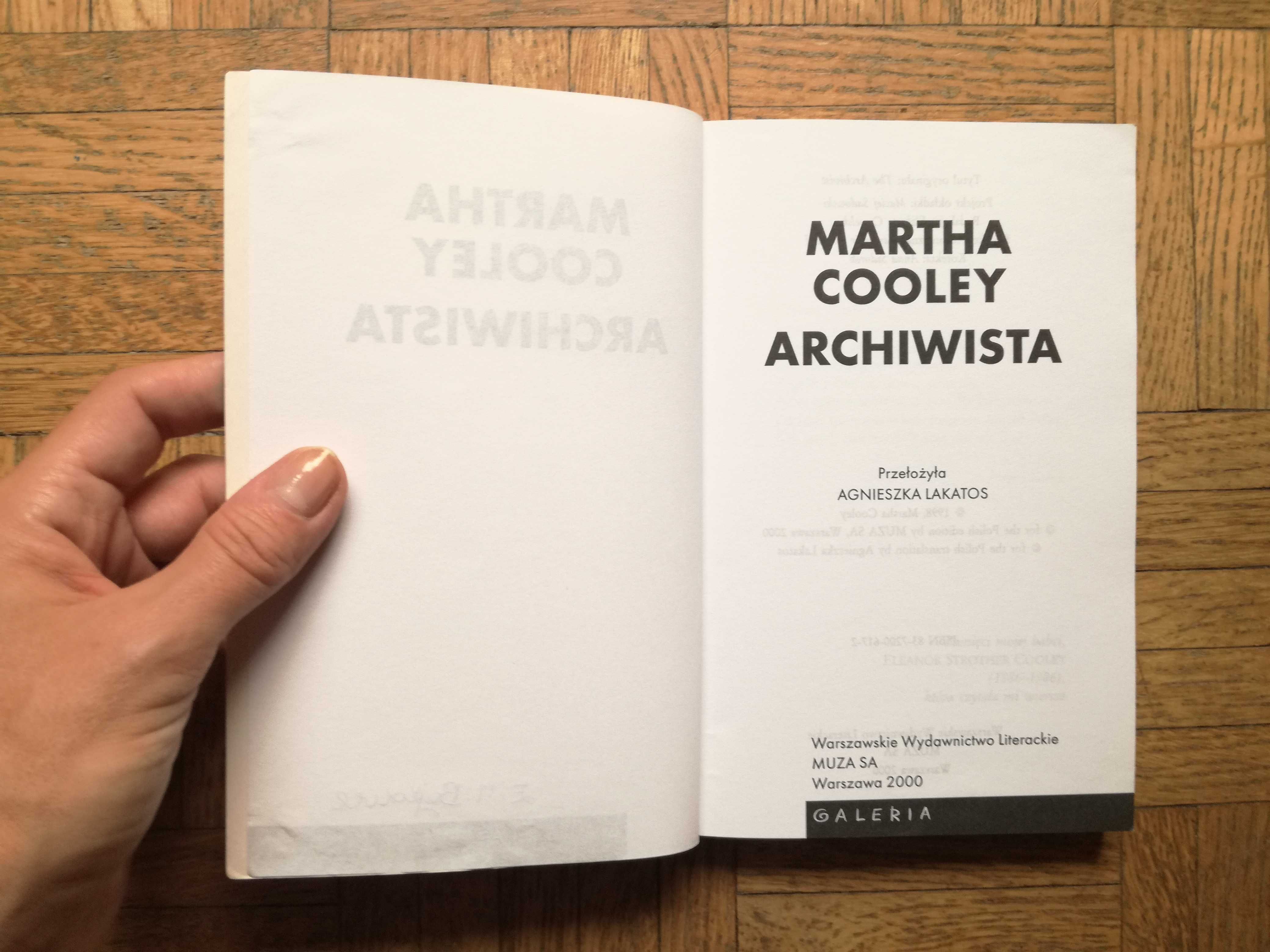 Archiwista, Martha Cooley