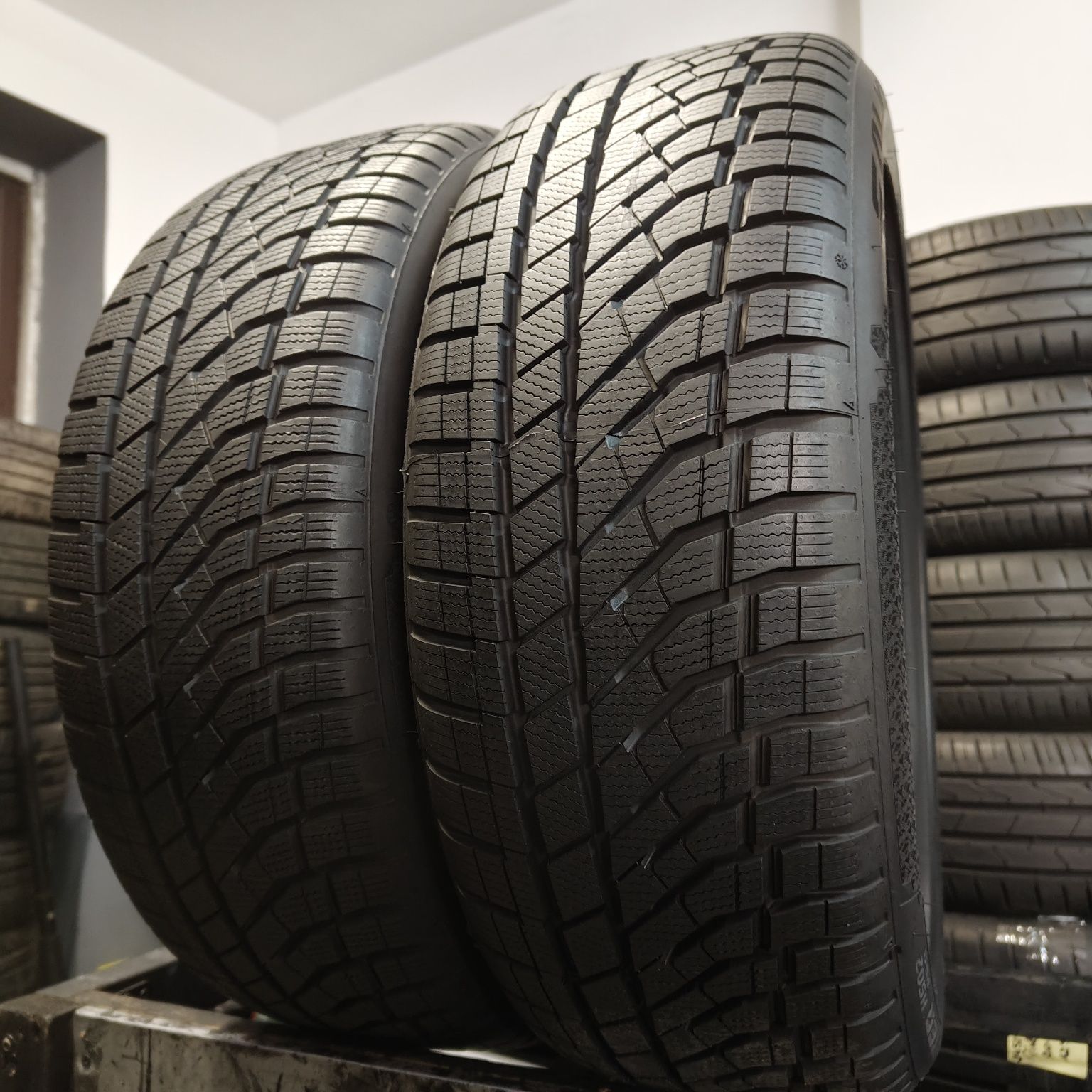 225/50/18 XL Sprzedam parę opon zimowych Falken