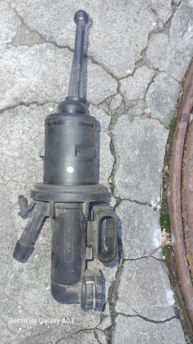 Циліндр зчеплення головний Volkswagen Jetta  2009 року