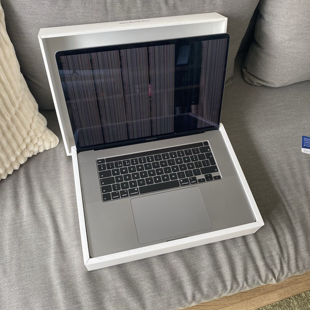 Macbook PRO 16” 2019 i7 - defeito do ecrã