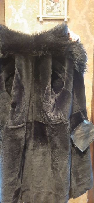 Продам натуральную дублёнку с капюшоном