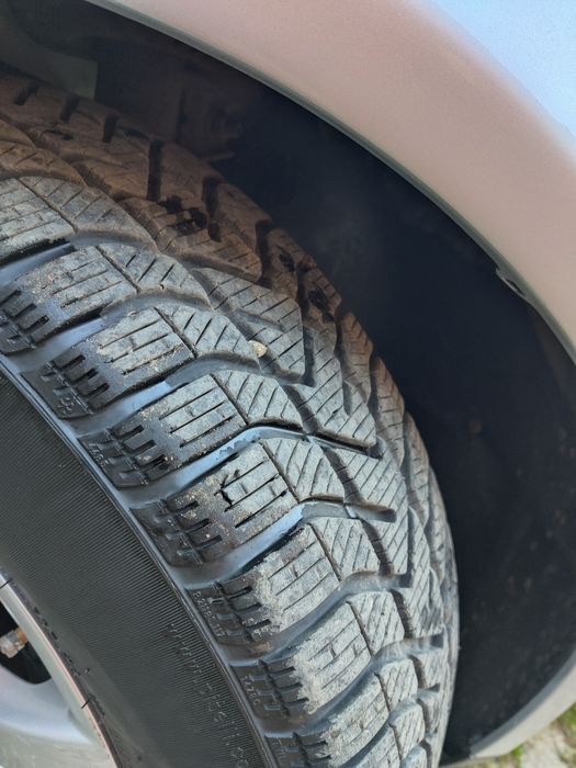 GOLF PLUS 5700$
Мотор 1,6 бензин.
Коробка механіка 6ст.
Пробіг