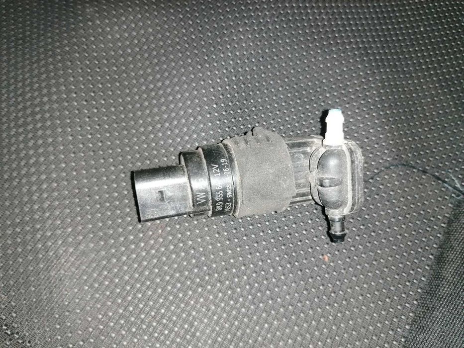 парктронік,підкрилок,шланг омивача фар, насос бачка,важіль Audi E-tron