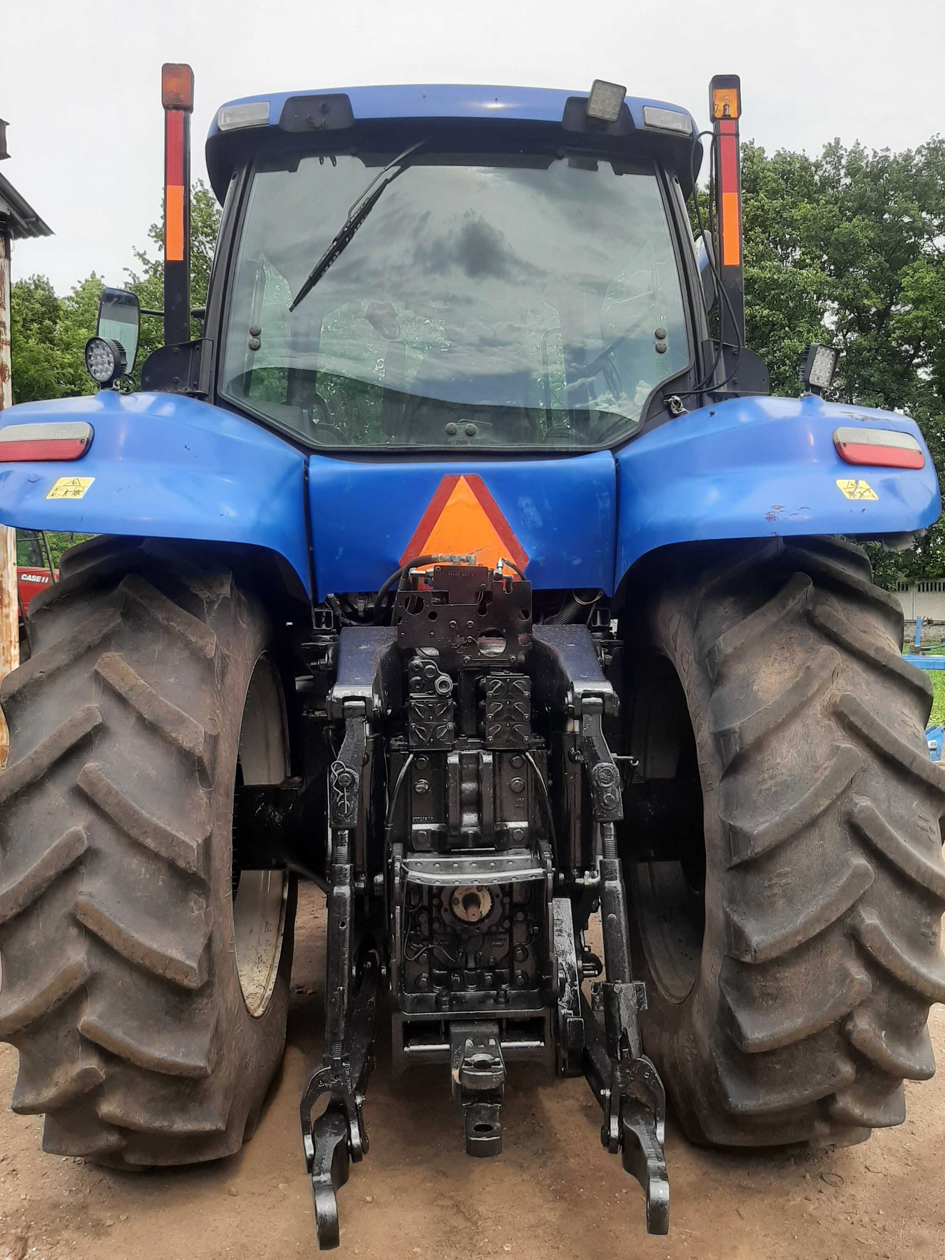 трактор New Holland T 8040