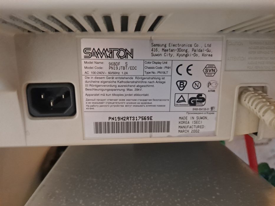 Monitor CRT Samsung Samtron 96BDF 19''