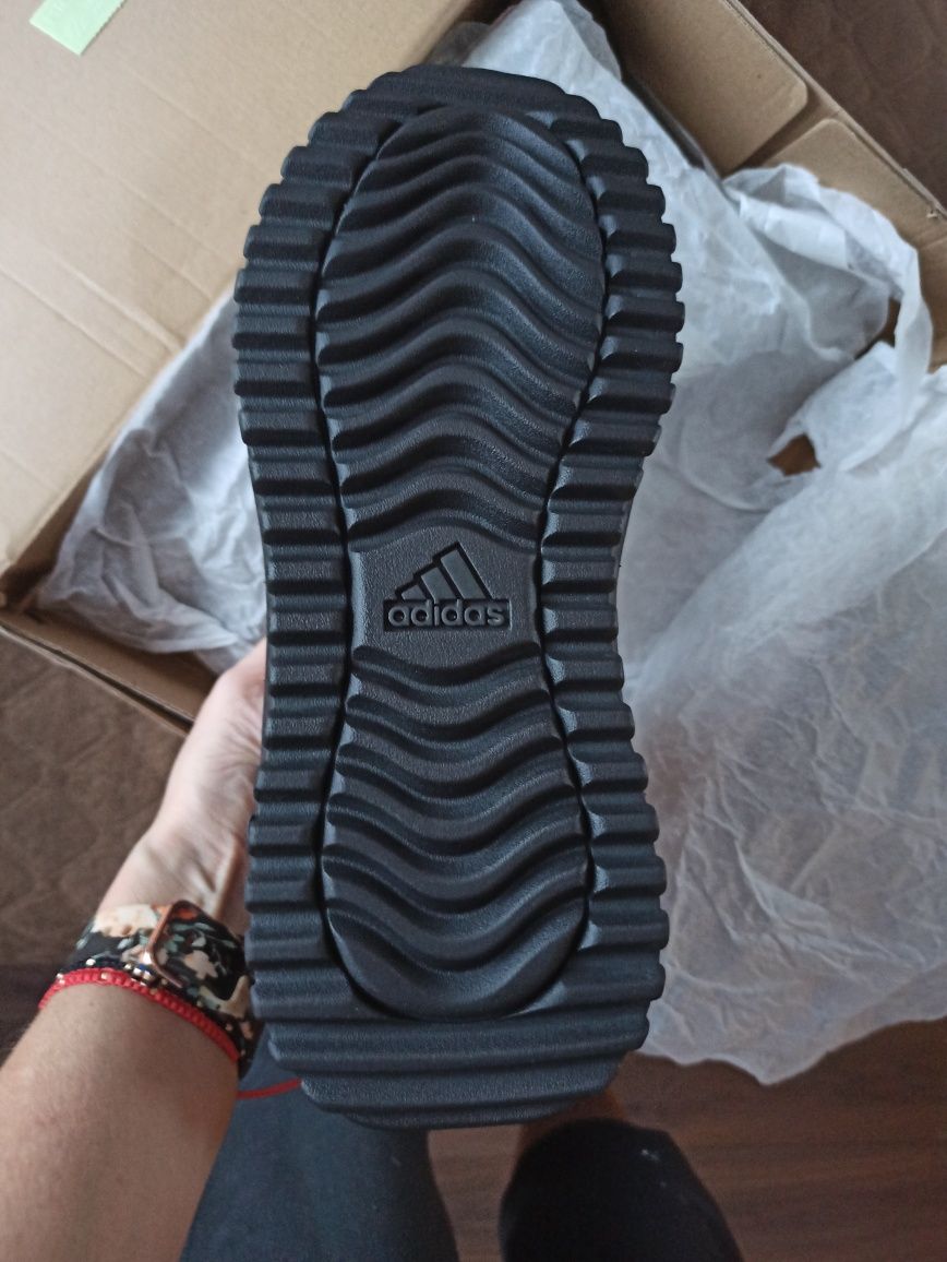 Кроссовки утепленные Adidas р.39-40.5