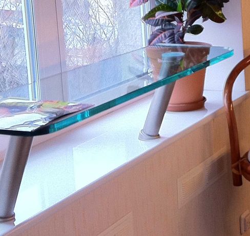 Стеклянный барный столик на кухню