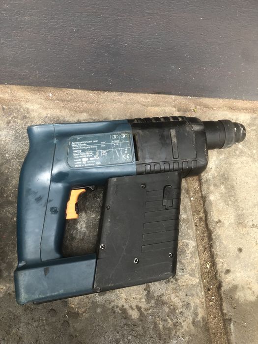 Перфератор бездротовий Бош 24