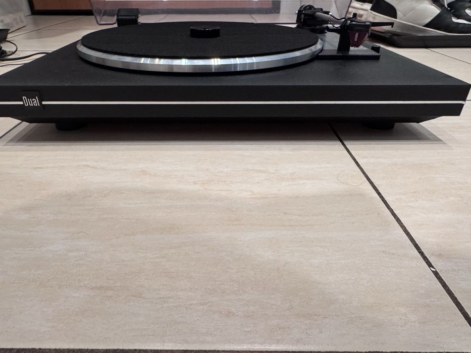 Dual CS 435-1/EV gramofon z wbudowanym przedwzmacniaczem