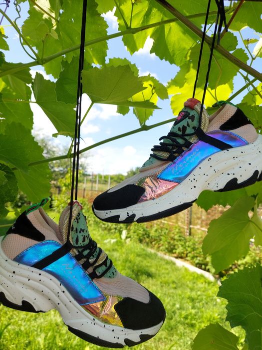 Кросівки, жіноче взуття 39 р.