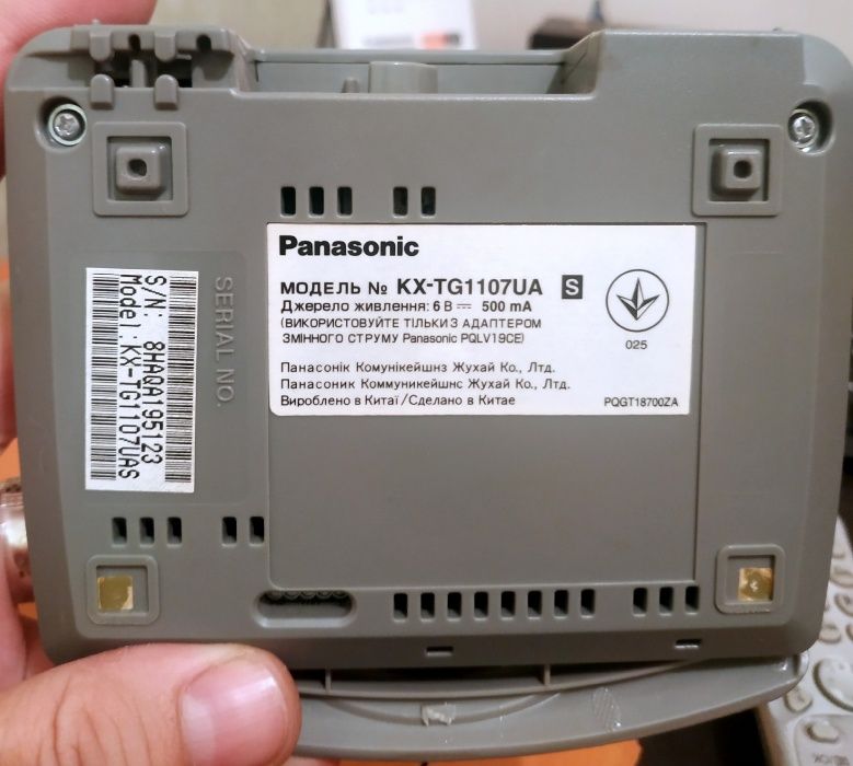 Радиотелефон Panasonic KX-TG1107 с базой и блоком питания