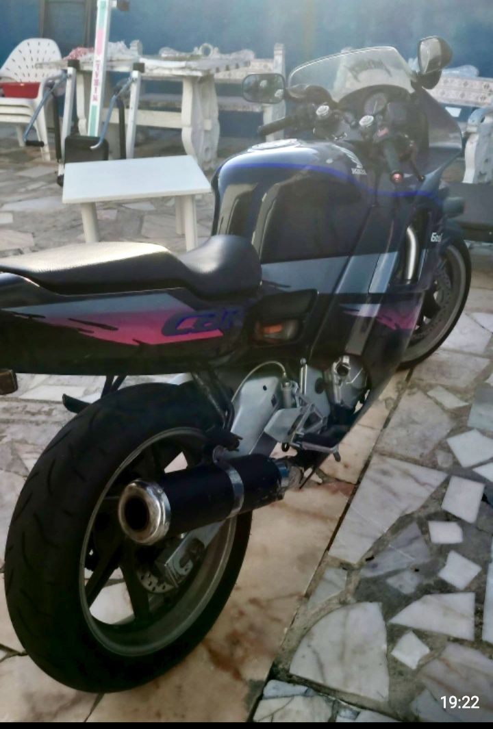 CBR 600 como nova