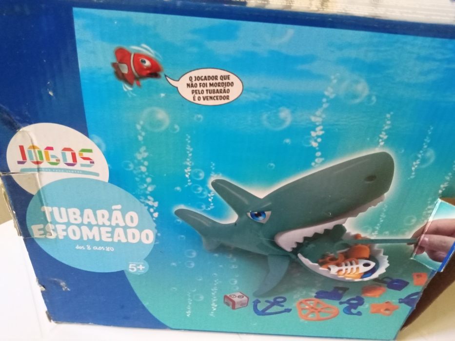 Jogo tubarão esfomeado, faminto