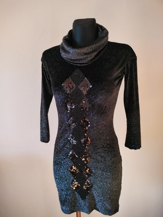 Czarna krótka sukienka z golfem sylwestrowa S