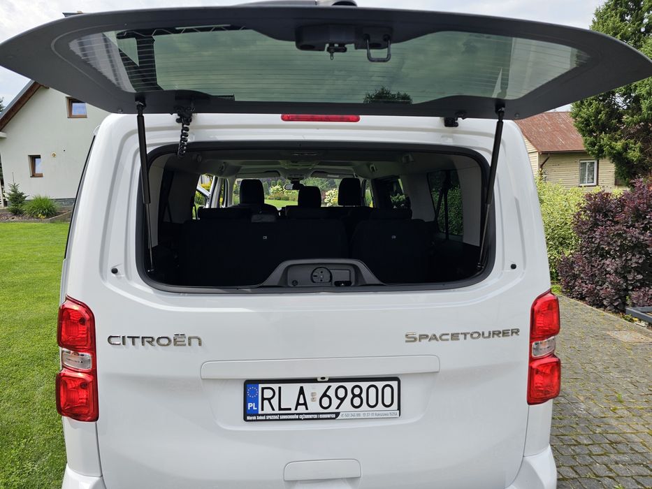 Wynajem busów i aut osobowych
