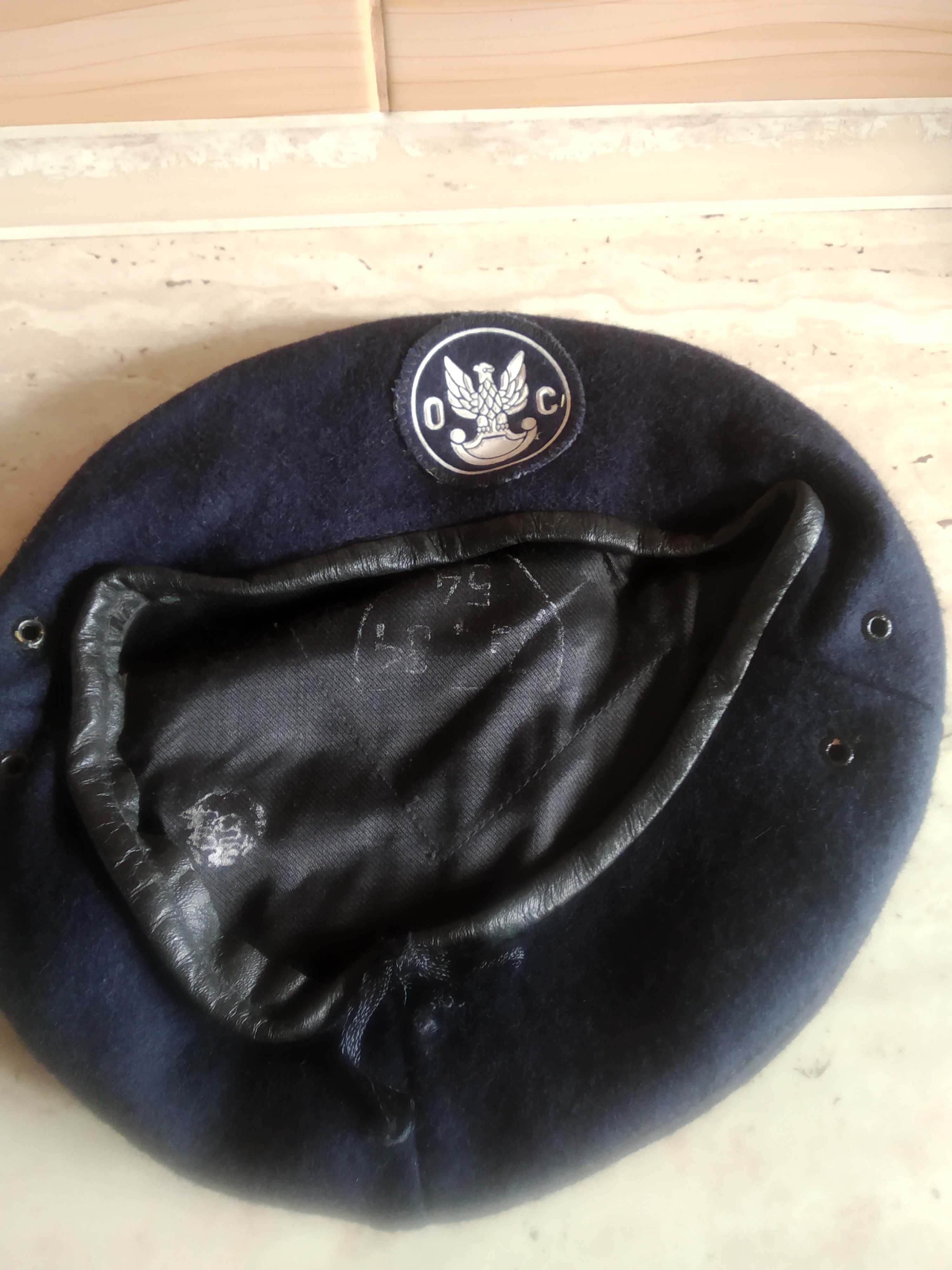 Beret z logo obrony cywilnej