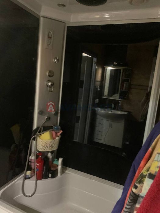 Продам простору 3- кімнатну квартиру