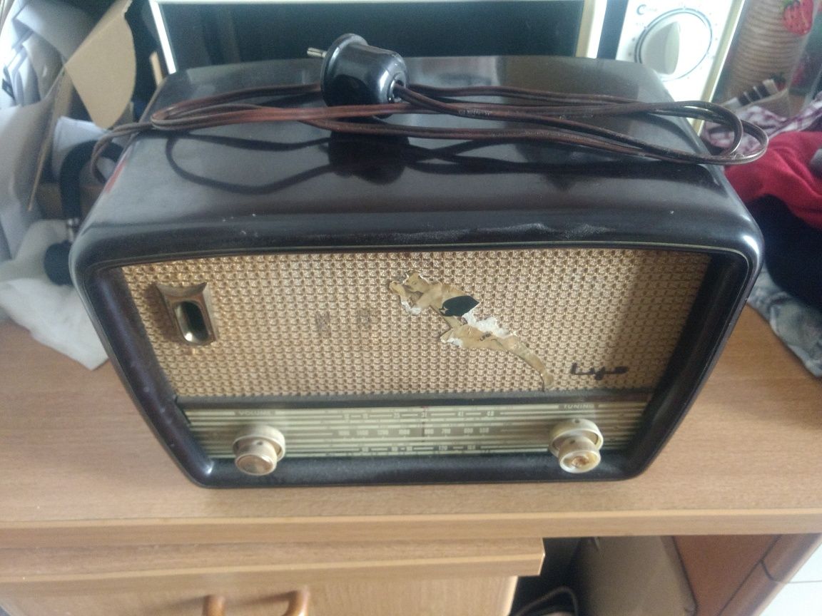 Rádio antigo com cabo original