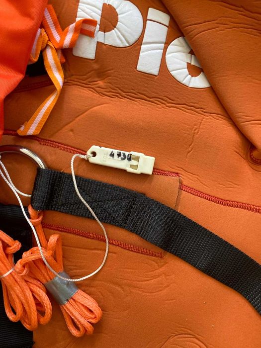 Fato de sobrevivência à prova de água