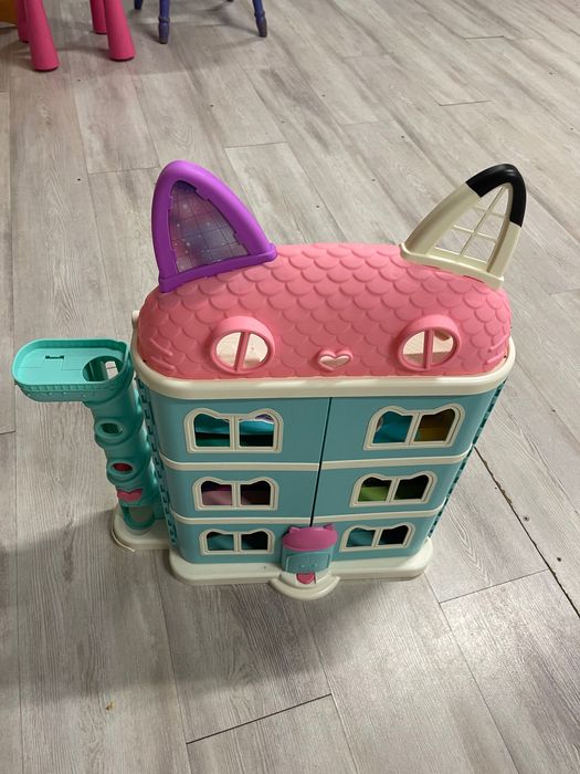 Casa Gabby dollhouse