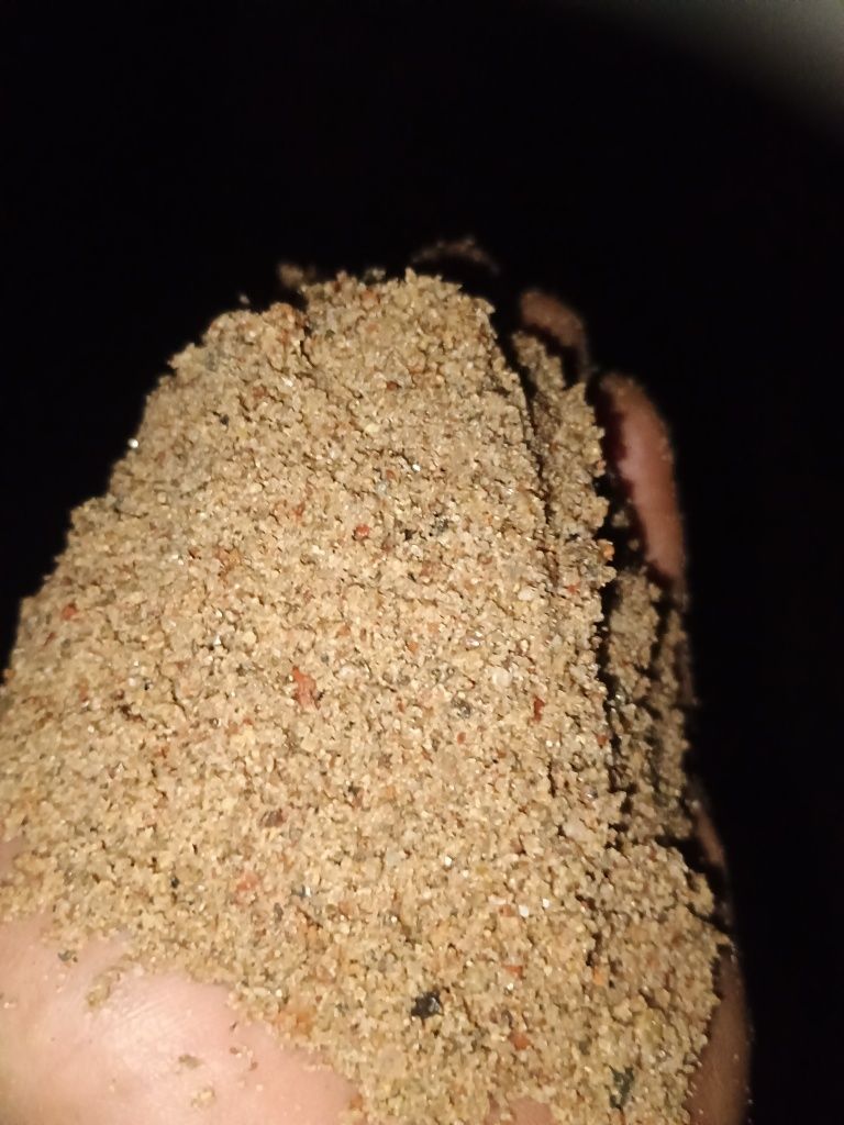 Ziemia (pulpa , żwir . Piasek ,  czarnoziem , kamień )