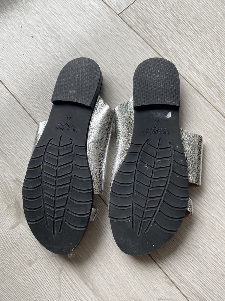 Klapki srebrne buty 38