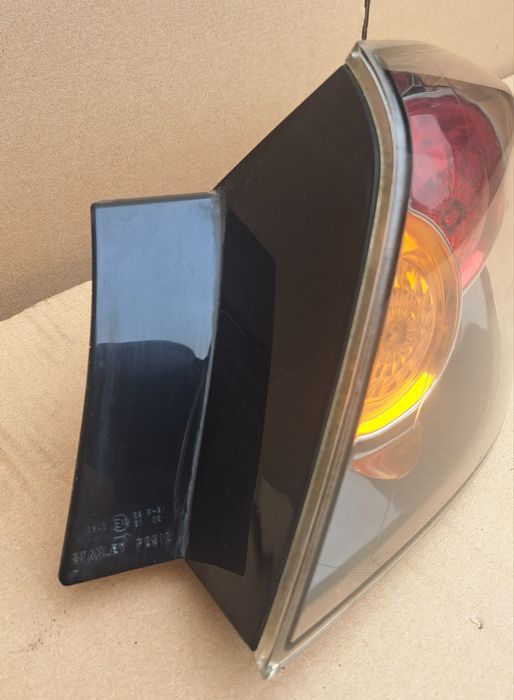 Mazda 3 Hatchback Lampa tylna prawa w błotnik