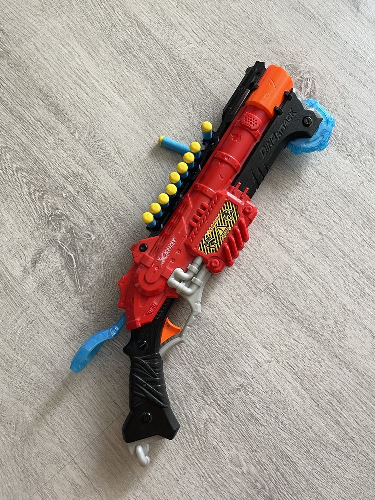 Pistolet Nerf i 43 naboje