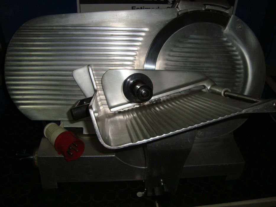 Lâminas    e    Correias  para  fiambreiras  ou  cortadoras