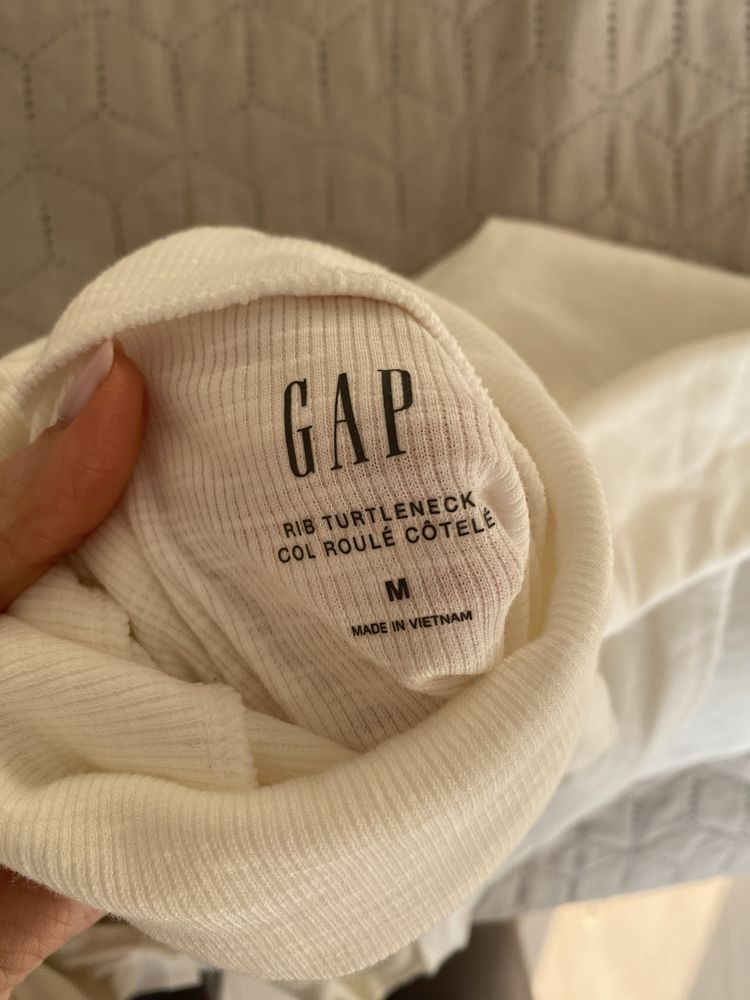 Новий білий гольф GAP