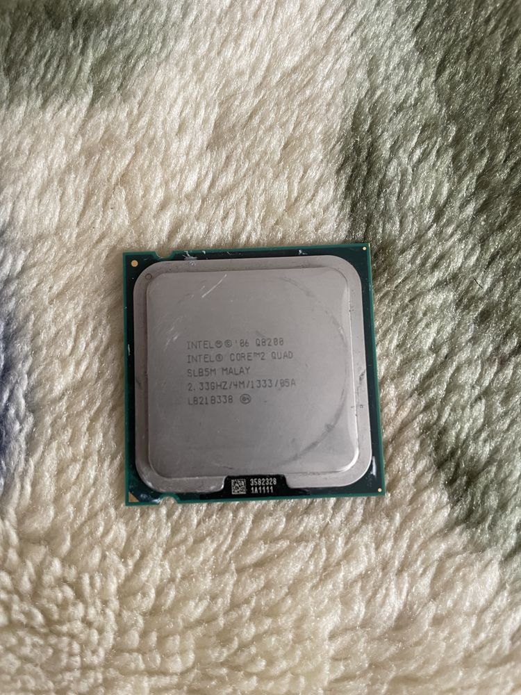 Intel Core 2 Quad Q8200 (Socket LGA 775)