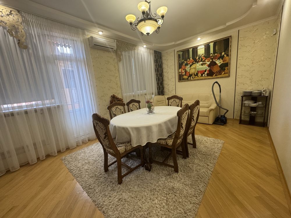 Продаж будинку з сонячними панелями