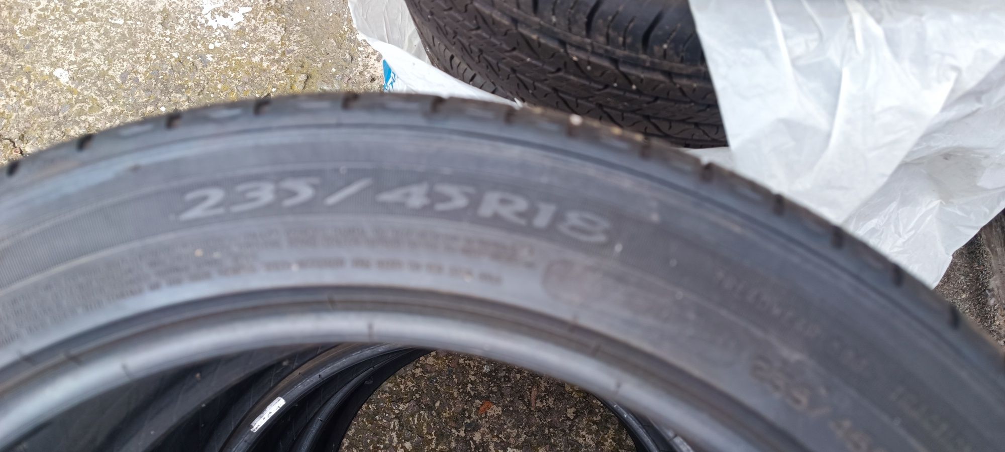 235/45/18 Michelin