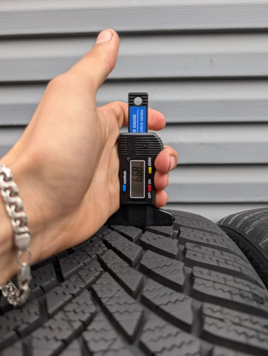 Комплект зимових шин Bridgestone 225/40 R18 225*40 18 Blizzak LM005