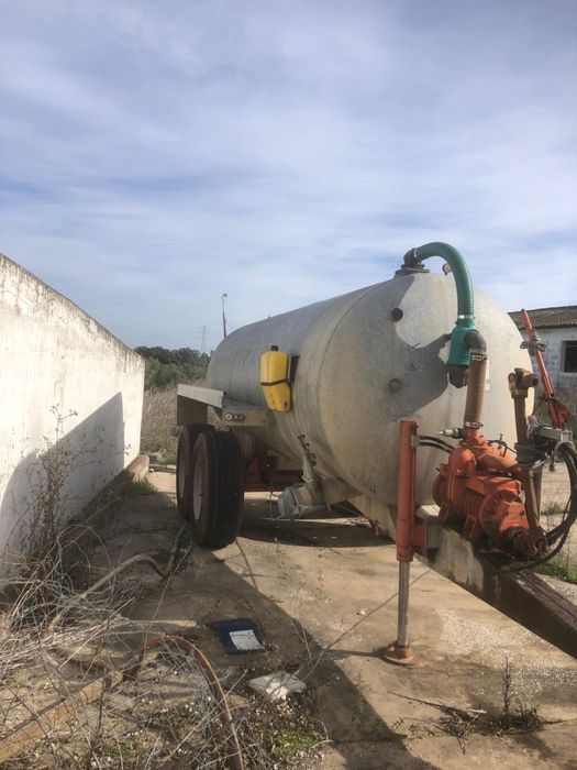 Cisterna/Depósito Reboque com Bomba