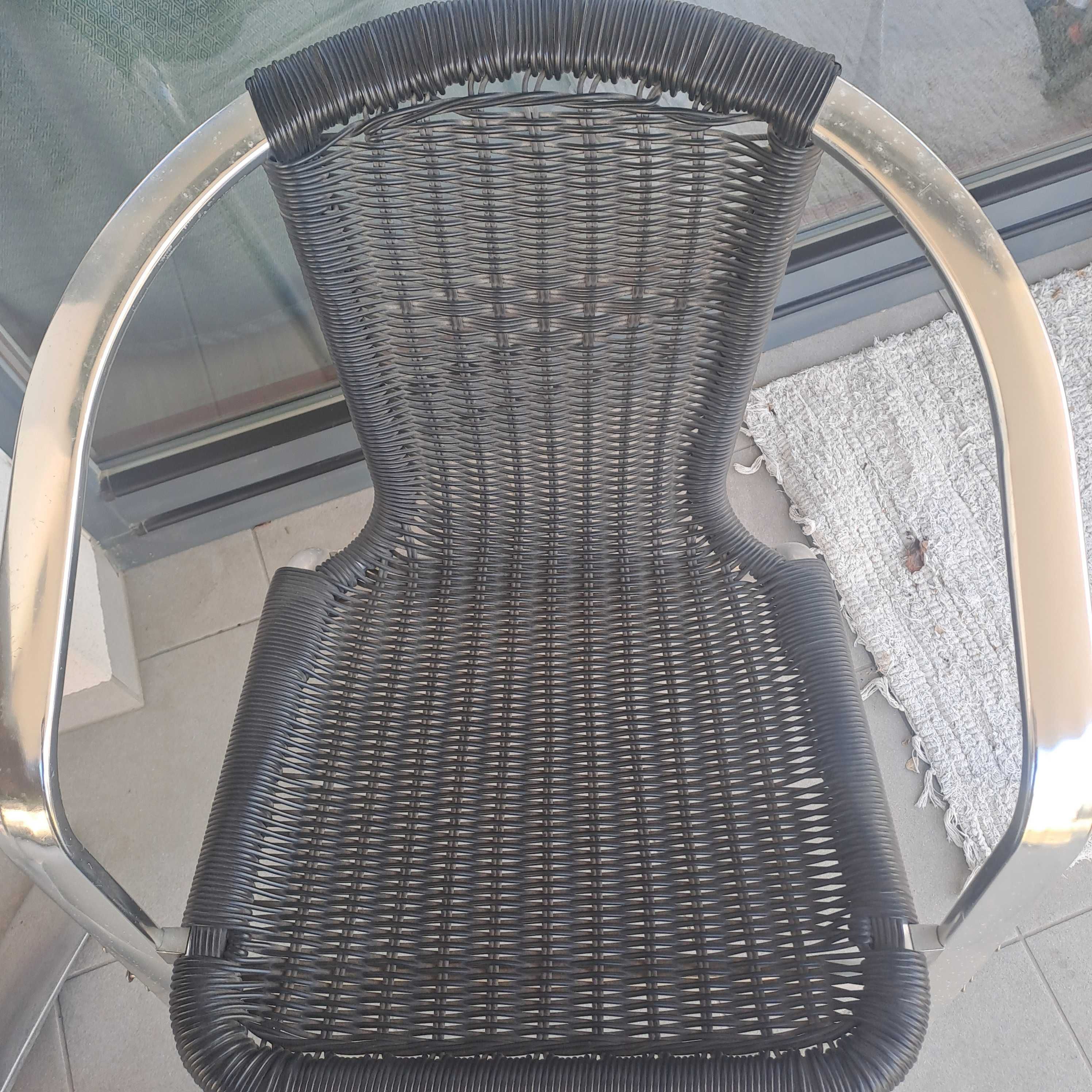 Meble na balkon - stół plus 3 krzesła