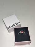 Pierscionek Pandora srebrny z czerwonym sercem 56 Nowy