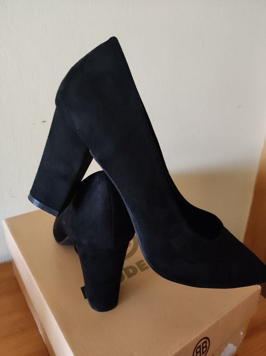 Sapatos em pele NOVOS
