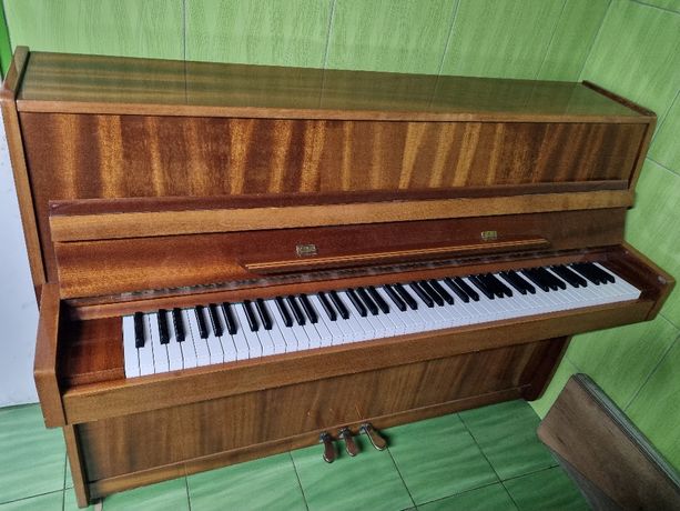 Pianino Legnica M-100D