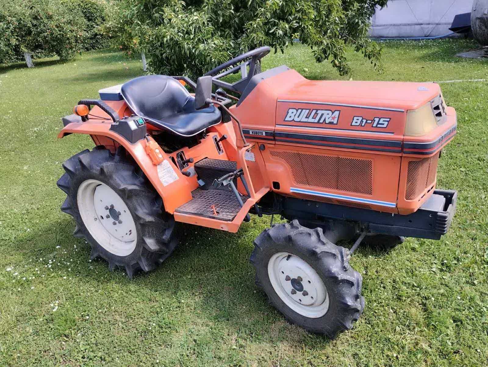 Мінітрактор Kubota B1-15 Bulltra з фрезою