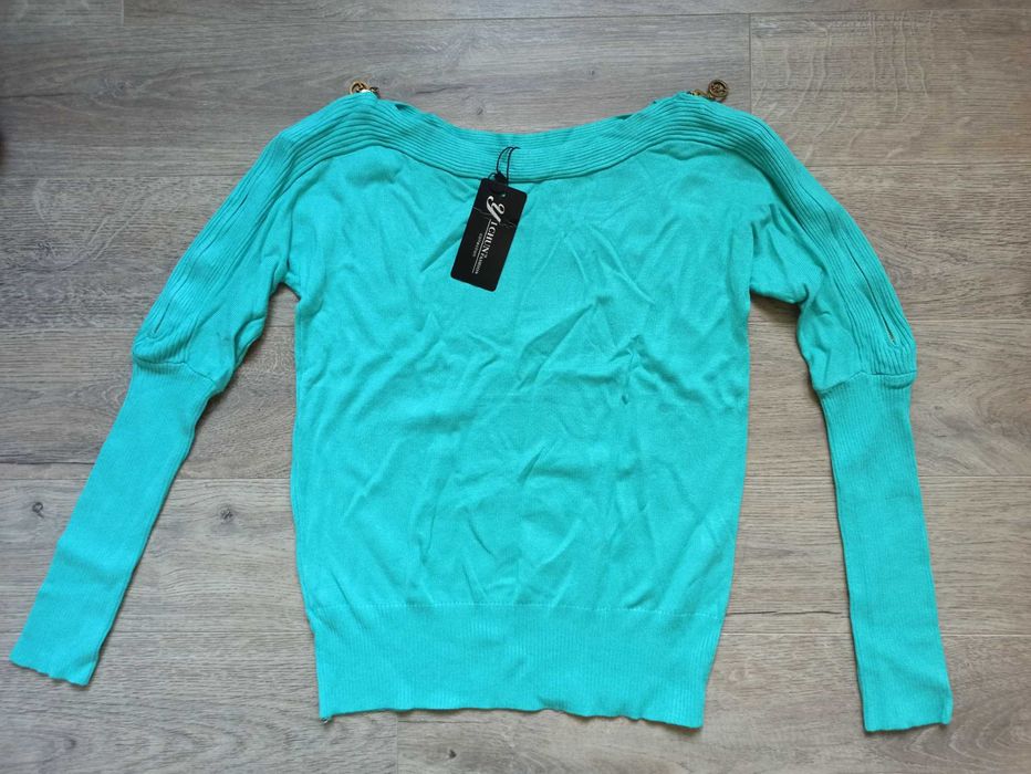 Свитер на стройную девушку, новый