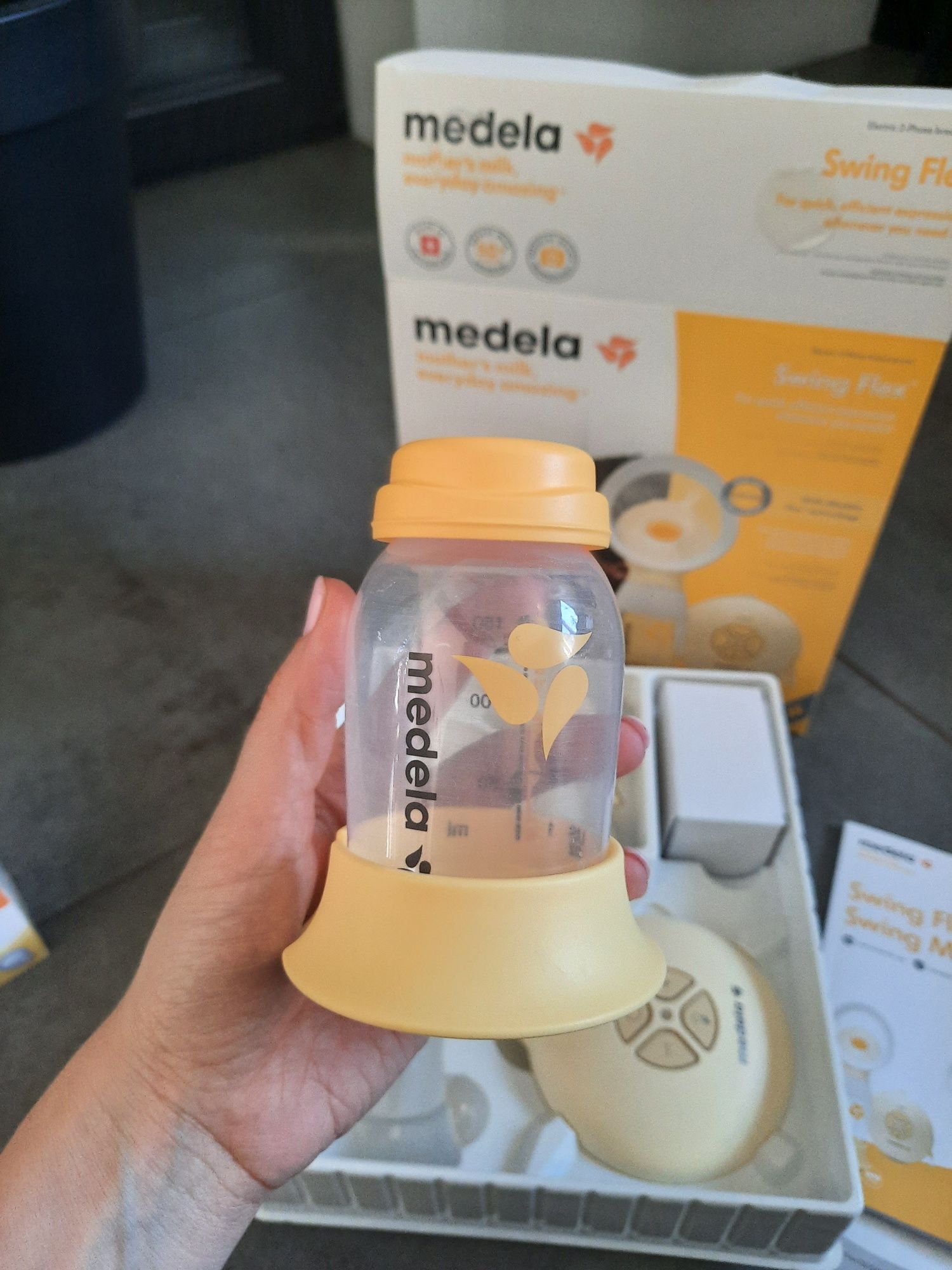 Laktator Medela Swing Flex + 3 butelki Medela