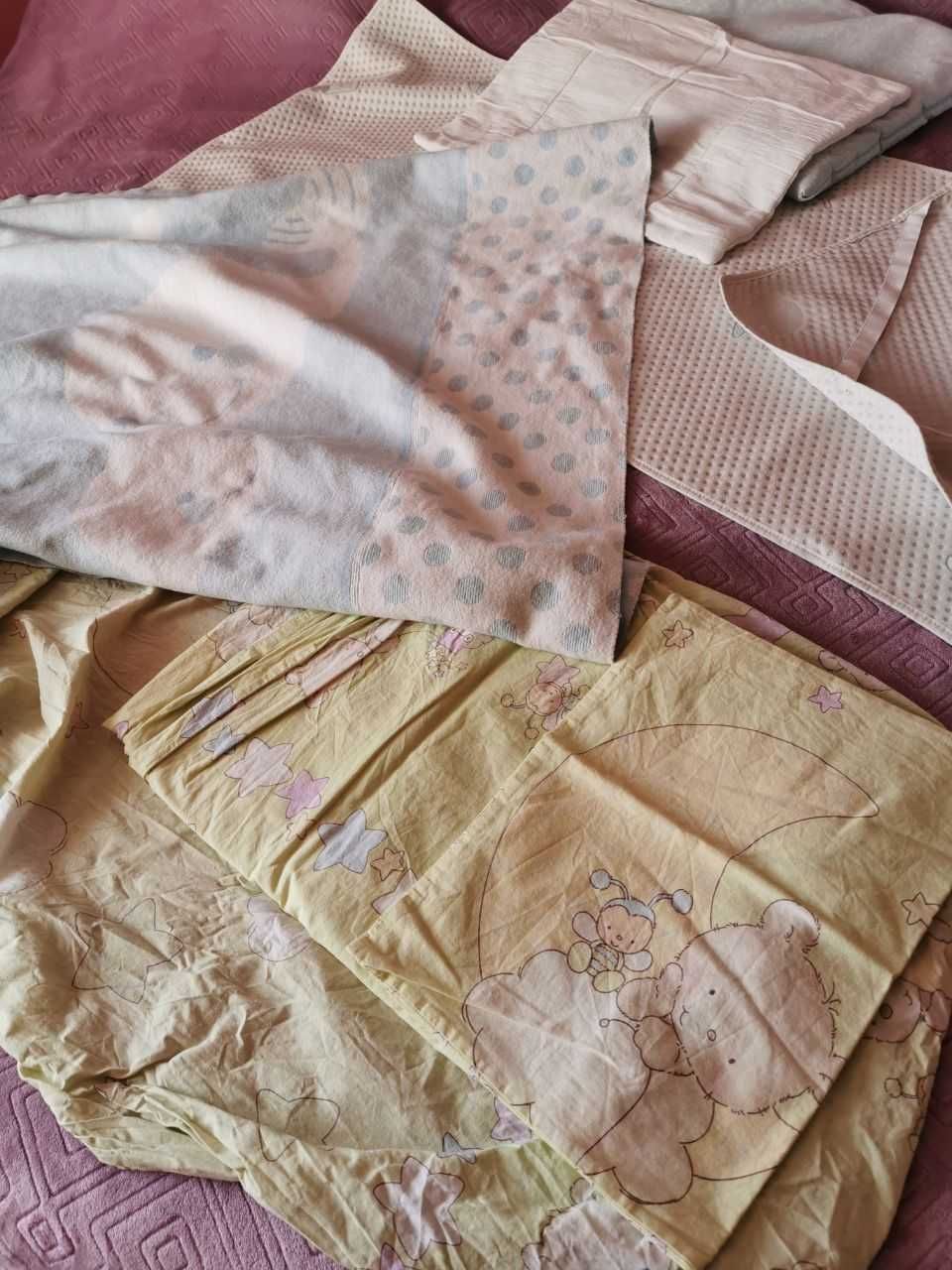 матрас + защита + постельный комплект + одеяло подушка